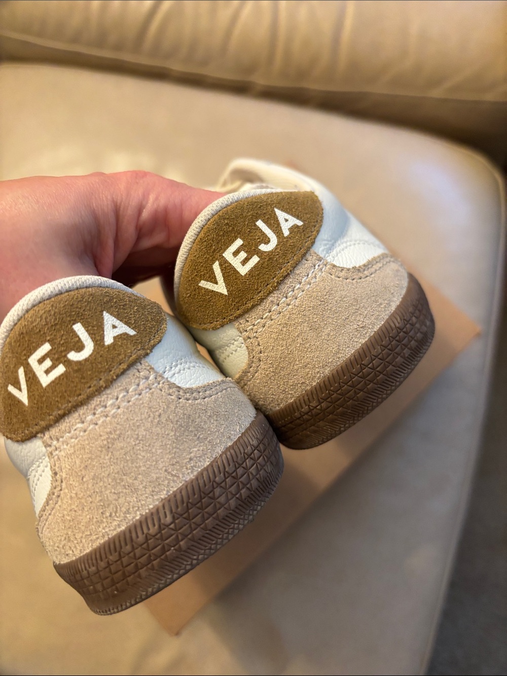 Veja Volley White and Beige Retro-Style Low-Top Sneakers - Picture 4 of 7